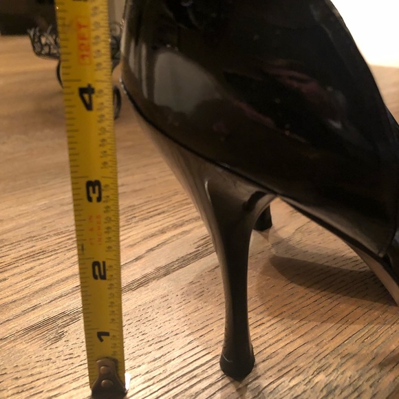Stuart Weitzman black patent open toed pump - Picture 8 of 9